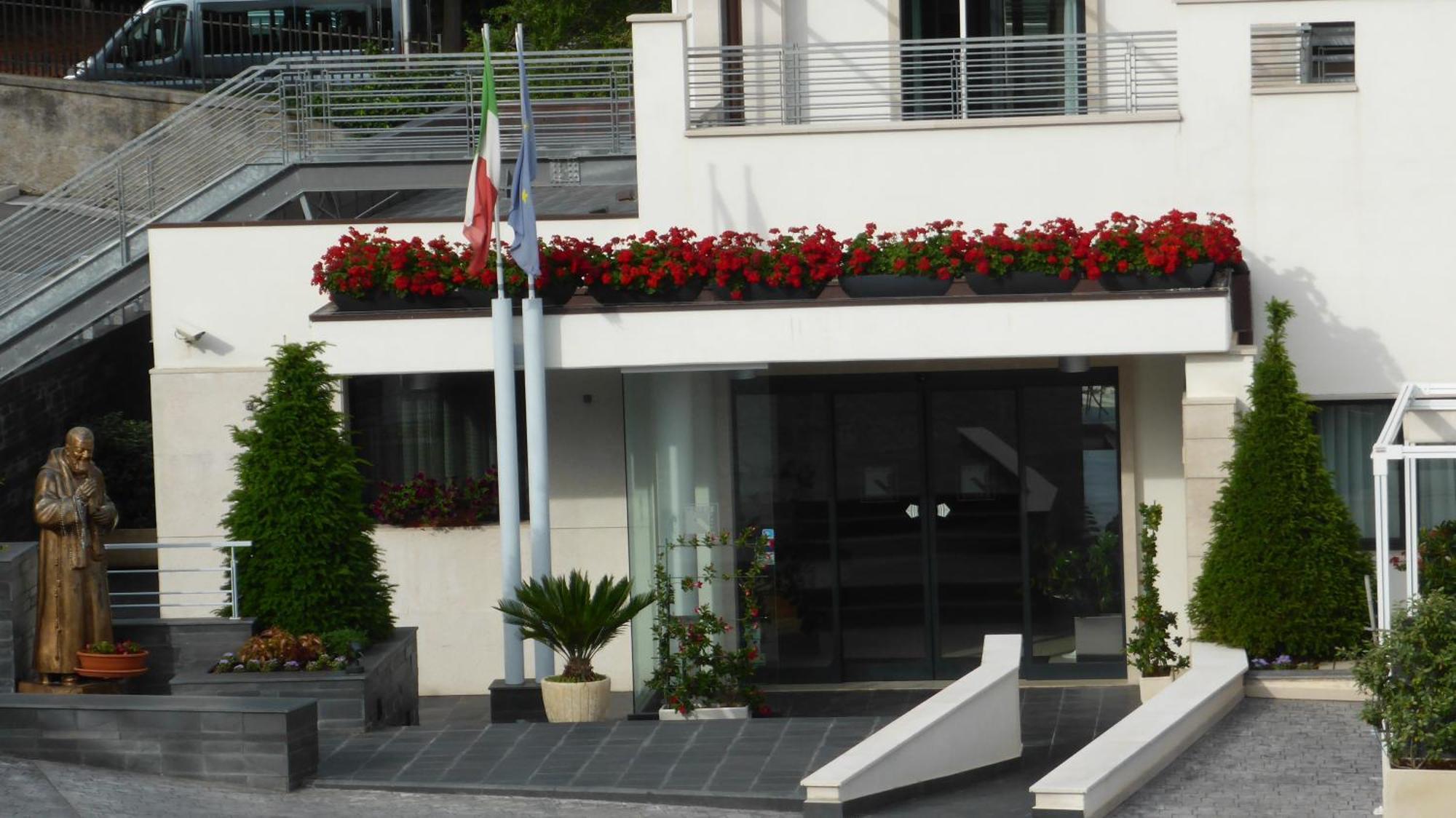 Hotel Vittoria San Giovanni Rotondo Exterior foto